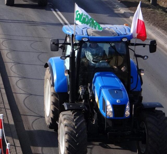 Polish Farmers Protest: Roadblocks and Fury Over EU Trade