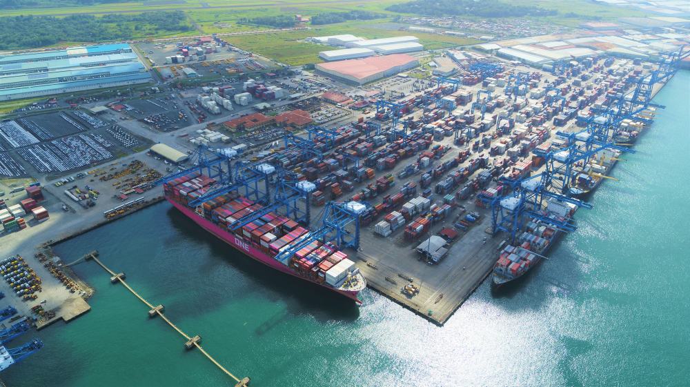 Hong Kong firms sells major Panama Canal ports to US firm