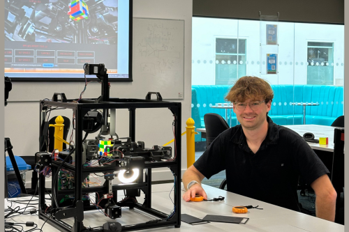 Bristol student’s robot smashes 4×4 Rubik’s Cube world record — NewsRoomIn