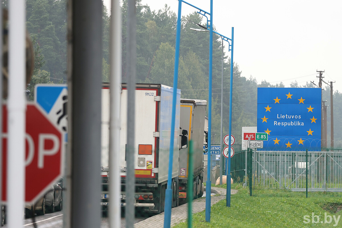 Lithuania Belarus Border Reopens Two Crossings Despite Contraband Balloons