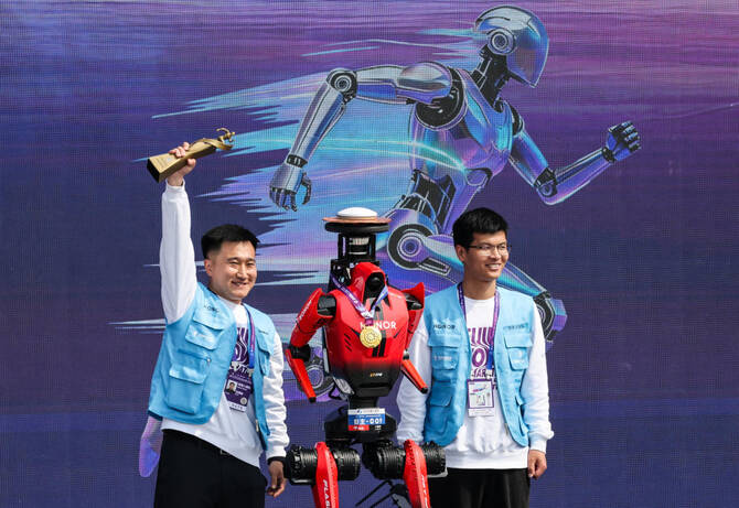 Humanoid robot breaks human record at Beijing race