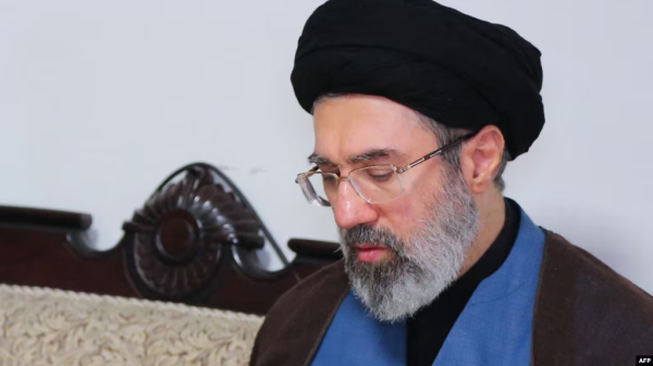 Modžtaba Khamenėjus paskelbtas naujuoju Irano lyderiu