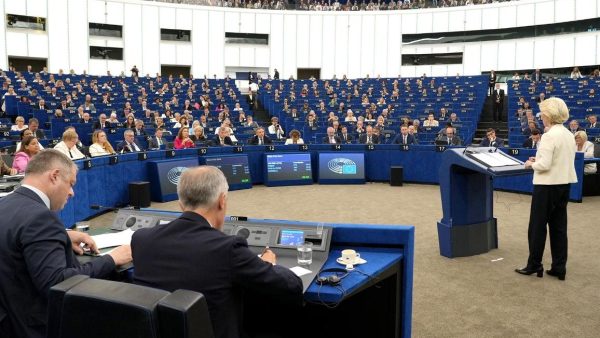 Užblokuotas Ormūzo sąsiauris ES kainavo 90 mlrd. eurų