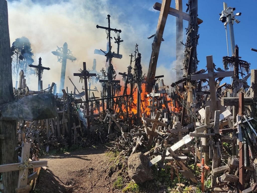 В Литве горела Гора Крестов — NewsRoomIn
