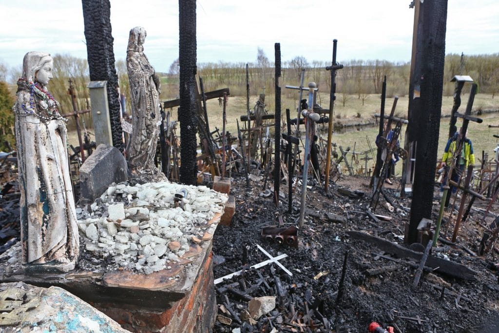 В Литве горела Гора Крестов — NewsRoomIn