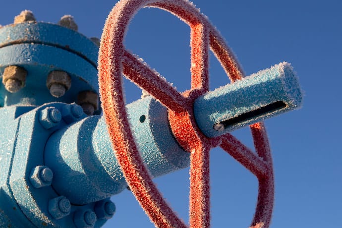 «Газпром» полностью приостановил поставки газа в Болгарию и Польшу. ЕС обвинил Россию в шантаже