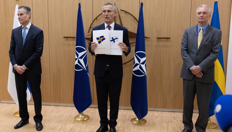 Финляндия и Швеция подали заявки о вступление в НАТО