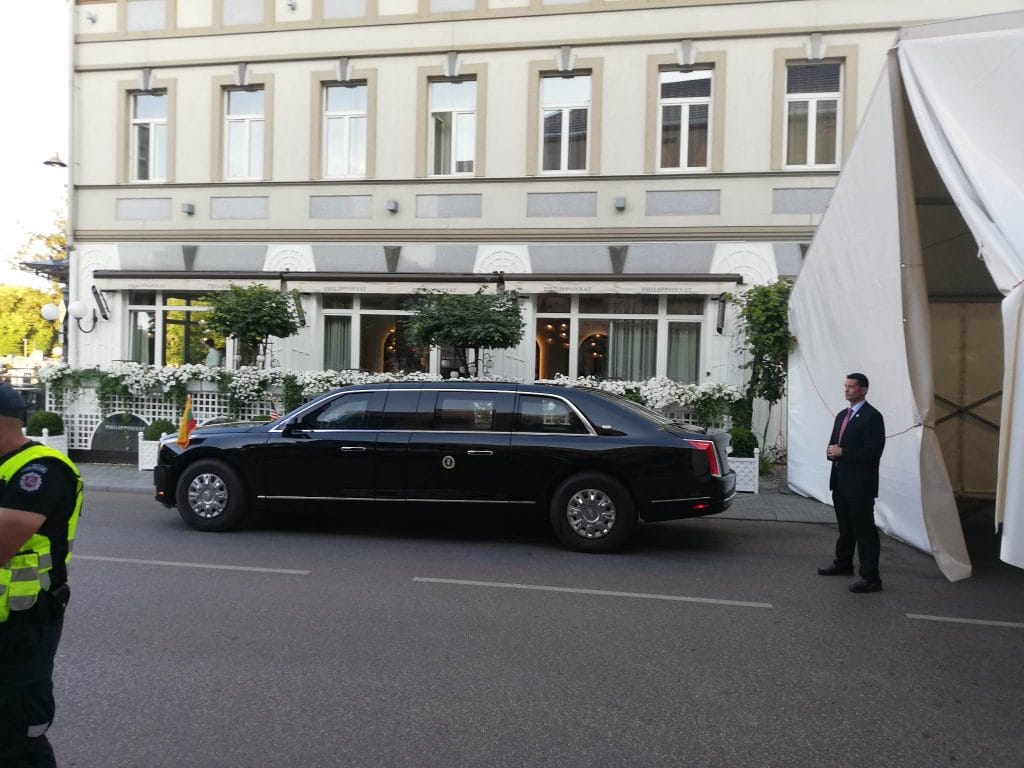 Иностранные журналисты в Вильнюсе говорят об исключительном дружелюбии литовских спецслужб и охраны саммита НАТО (ФОТО) — NewsRoomIn