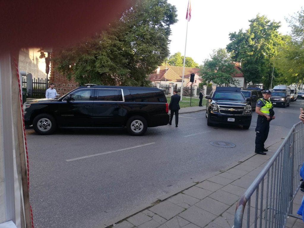 Иностранные журналисты в Вильнюсе говорят об исключительном дружелюбии литовских спецслужб и охраны саммита НАТО (ФОТО) — NewsRoomIn