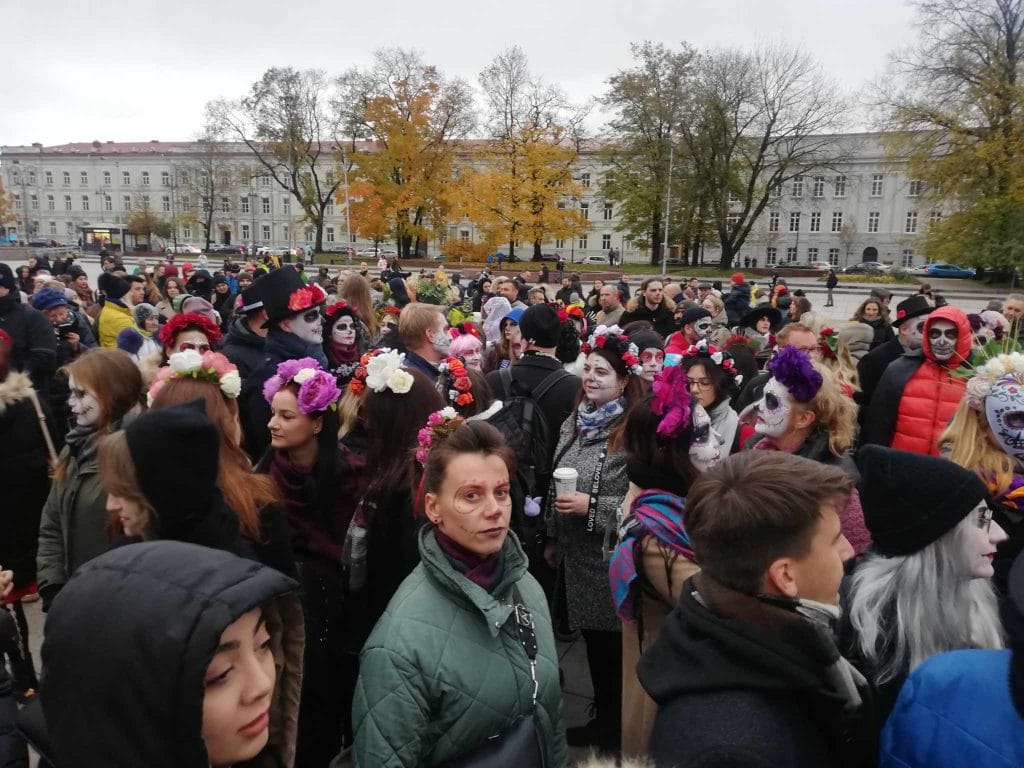 В Вильнюсе прошел первый парад Dia de los Muertos — NewsRoomIn