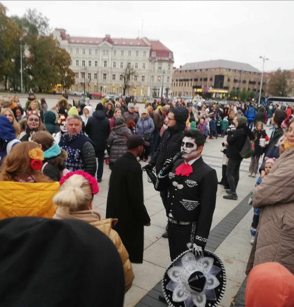 В Вильнюсе прошел первый парад Dia de los Muertos — NewsRoomIn