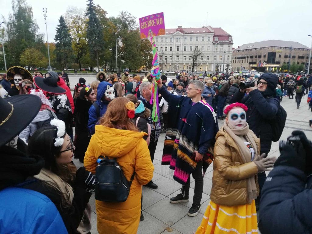 В Вильнюсе прошел первый парад Dia de los Muertos — NewsRoomIn