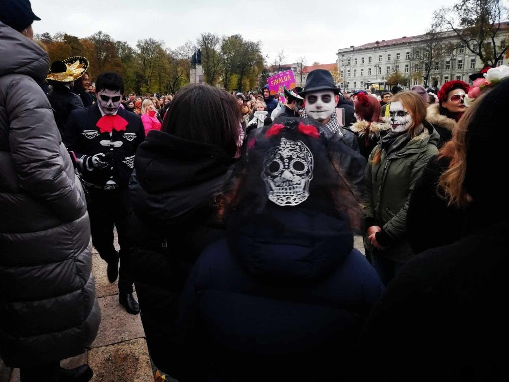 В Вильнюсе прошел первый парад Dia de los Muertos — NewsRoomIn