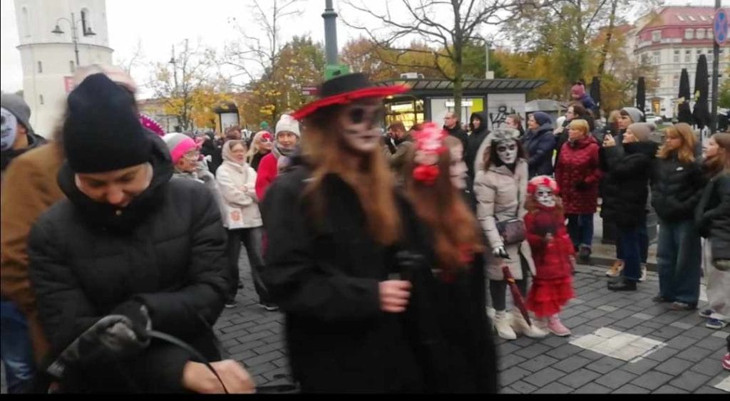 В Вильнюсе прошел первый парад Dia de los Muertos — NewsRoomIn