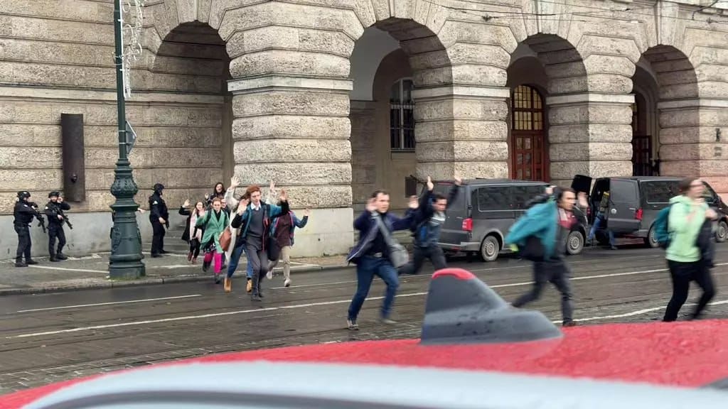 В Праге террорист убил и ранил десятки человека — NewsRoomIn