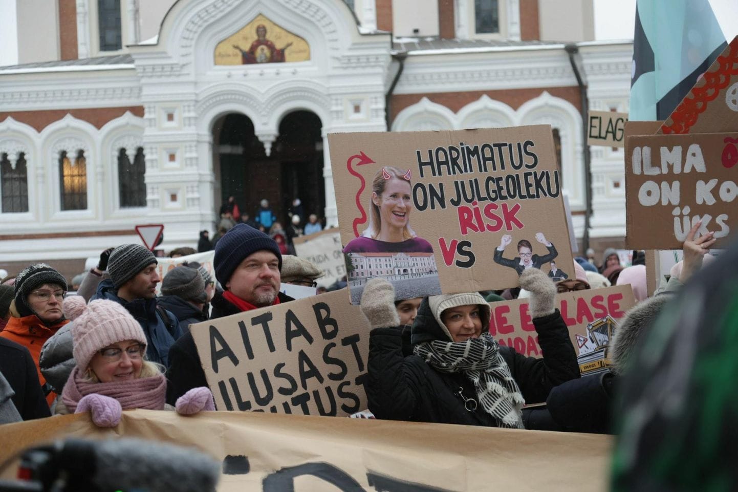 Учителя Эстонии начали бессрочную забастовку