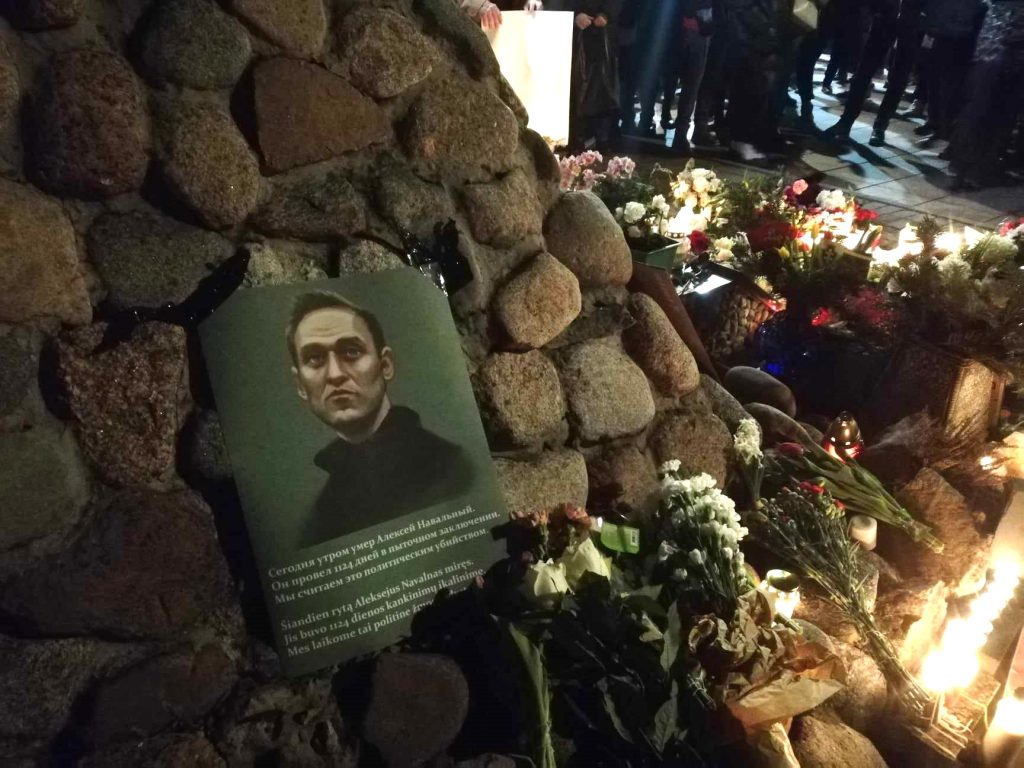Акция памяти Алексея Навального в Вильнюсе — NewsRoomIn