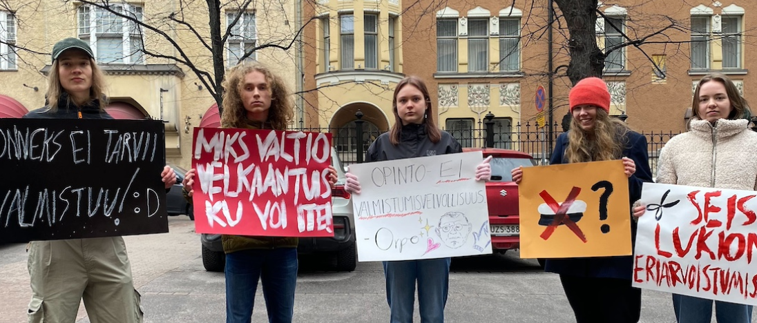 В Финляндии гимназисты протестуют против платы за образование