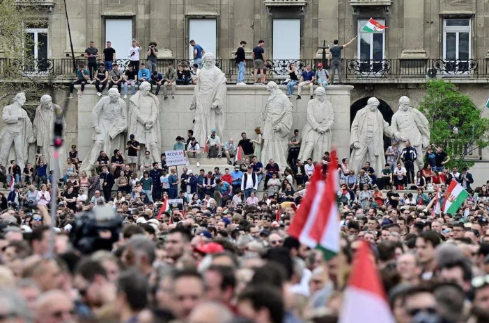 В Венгрии прошла новая акция протеста против правительства Орбана — NewsRoomIn