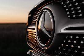 Mercedes-Benz отказывается от планов по полному переходу на электромобили к 2030 году — NewsRoomIn