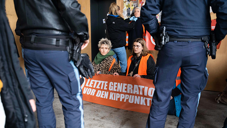 Экоактивистов Letzte Generation могут признать преступной группировкой — NewsRoomIn