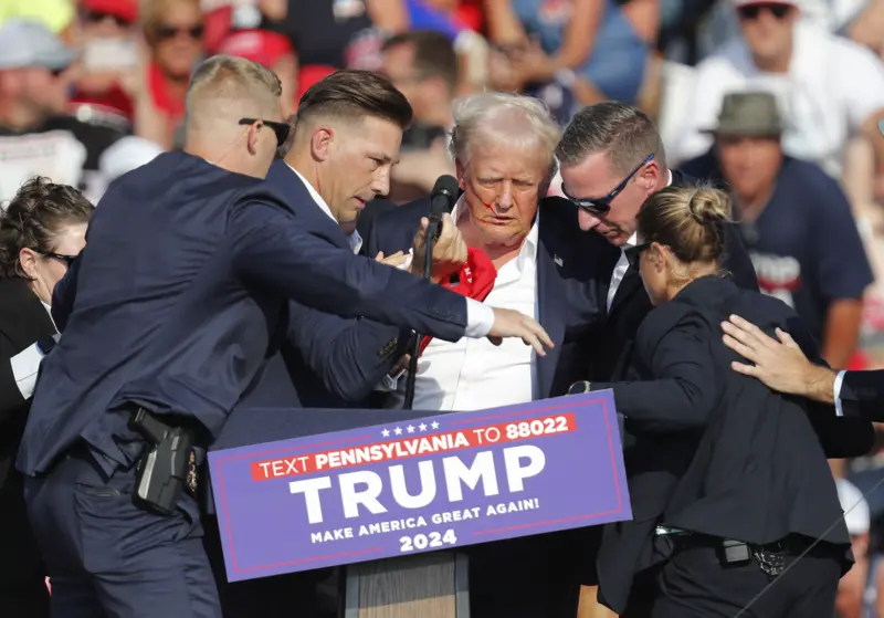 Дональд Трамп ранен. В него стреляли