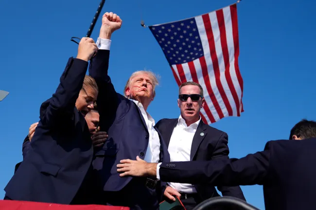 Дональд Трамп ранен. В него стреляли