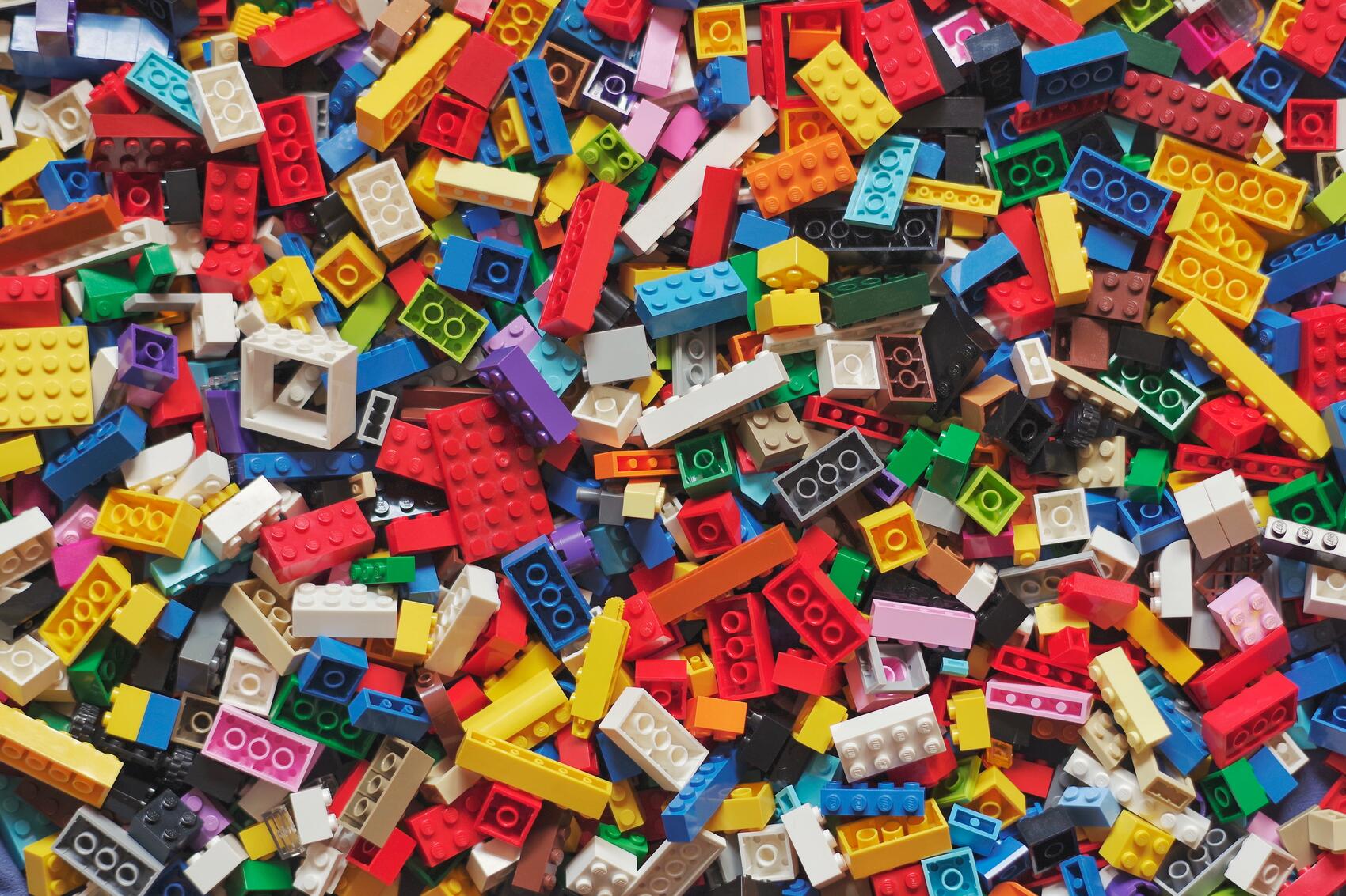 Lego планирует делать свои кубики из экологичного пластика