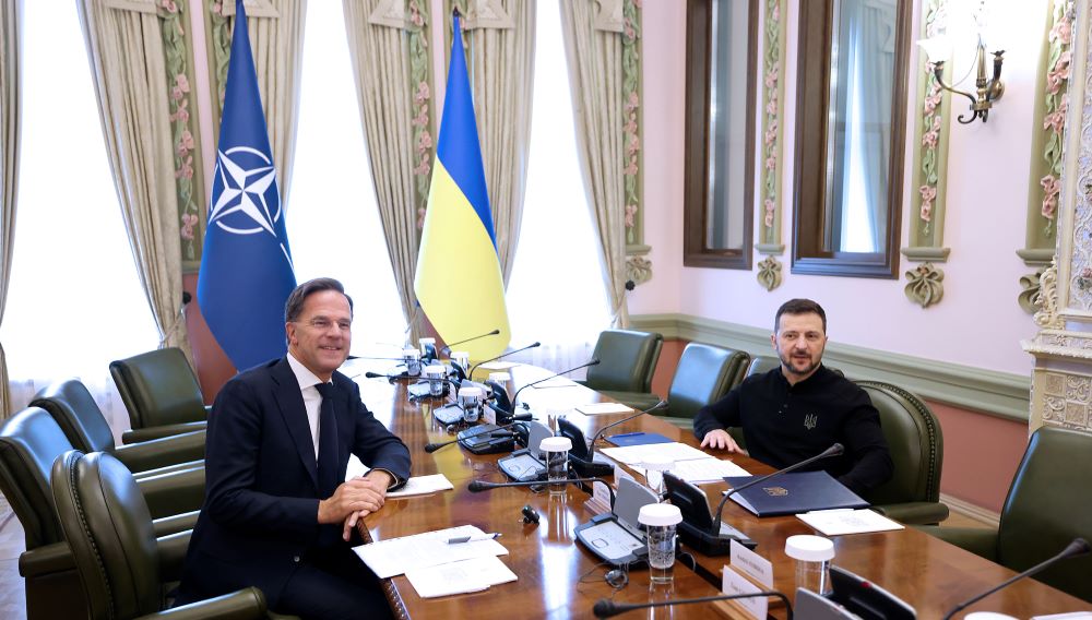 Глава НАТО встретился в Киеве с президентом Украины — NewsRoomIn