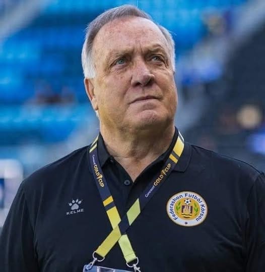 Dick Advocaat coaching Curaçao national team