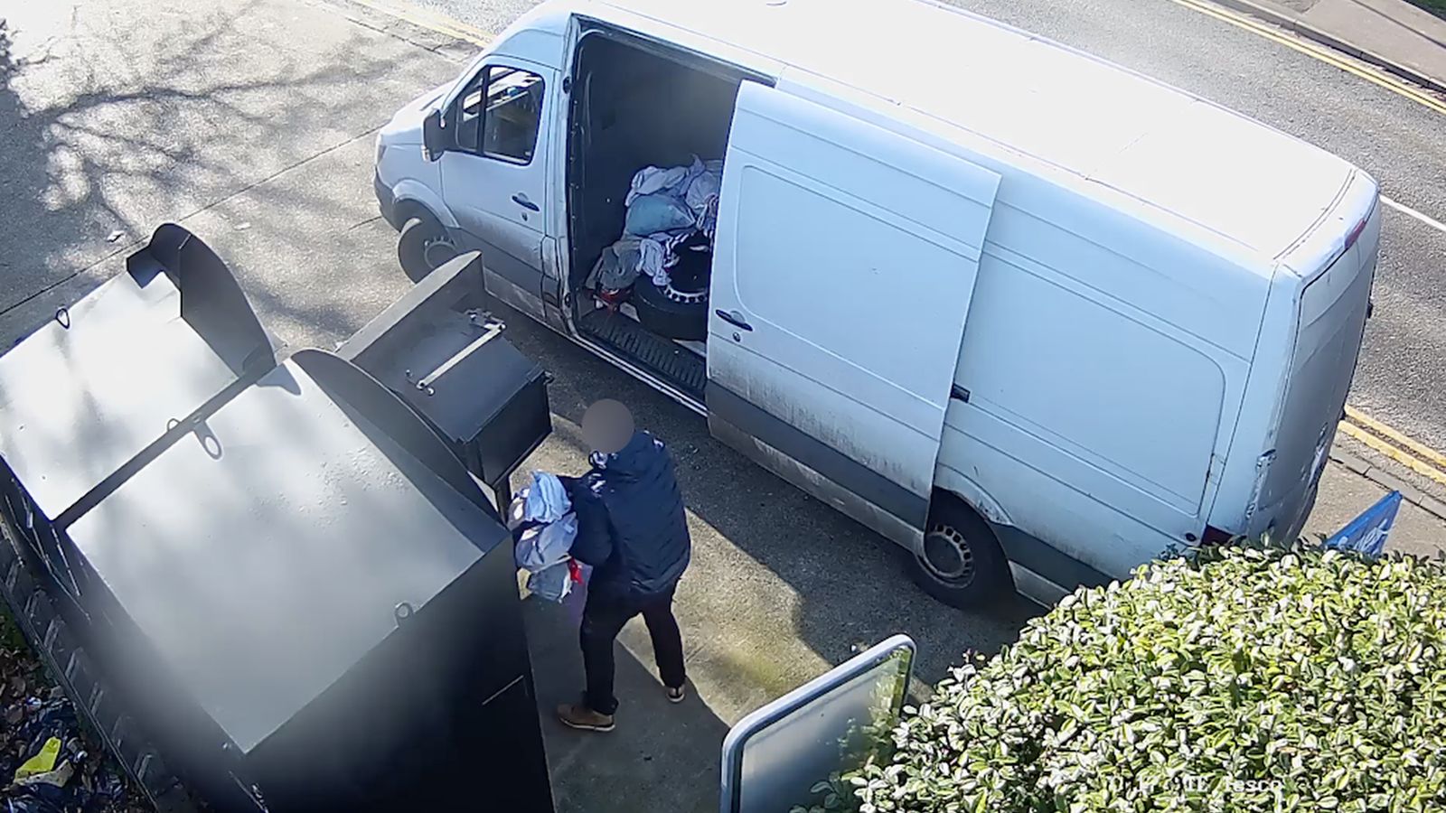 В Великобритании накрыли банду, похищавшую пожертвования из контейнеров: ведет ли след в Литву?