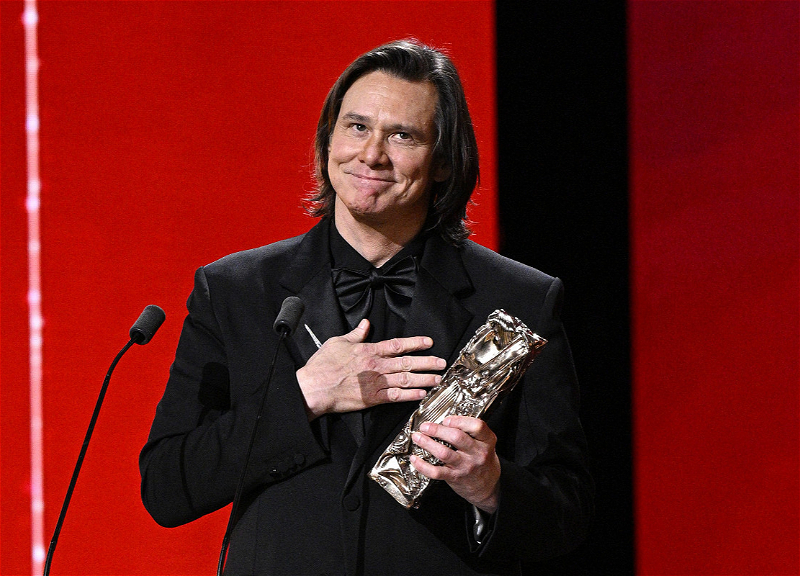 Jim Carrey César Awards appearance in Paris.