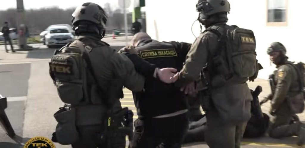 Труба, шантаж и два фургона: Как дипломатический спор Украины и Венгрии превратился в криминальный блокбастер — NewsRoomIn